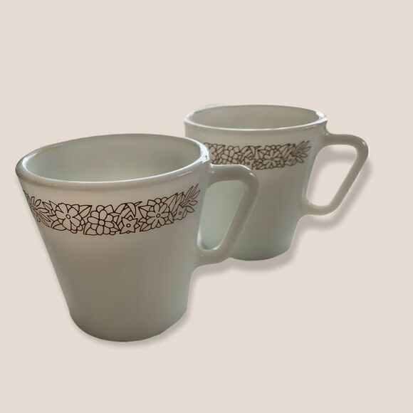 Set of 2 Vintage Woodland Print Pyrex Milk Cups - Picture 3 of 5